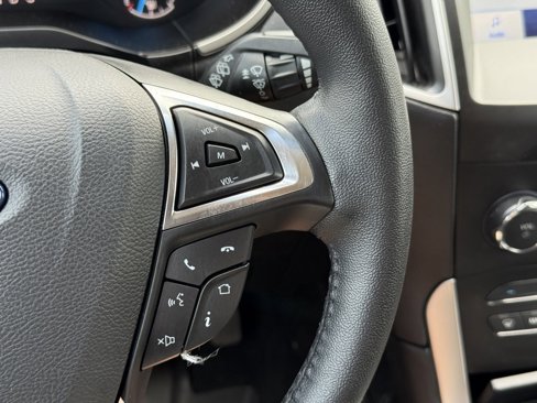 Used 2019 Ford Edge SEL image 33