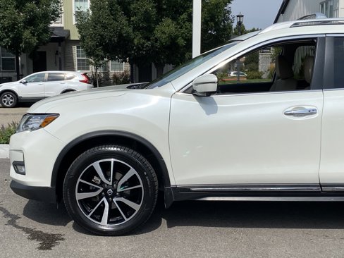 Used 2019 Nissan Rogue SL w/ Premium Package image 2