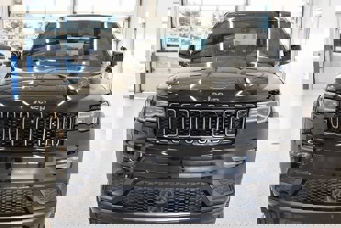 Used 2021 Jeep Grand Cherokee High Altitude image 3