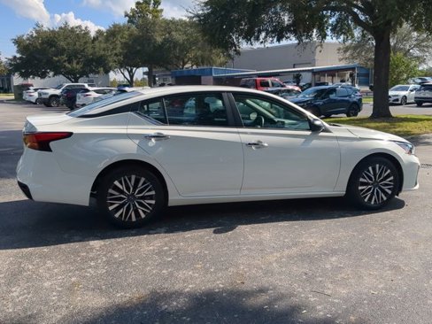 Used 2025 Nissan Altima 2.5 SV image 4