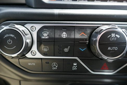 Used 2018 Jeep Wrangler Unlimited Sahara image 23