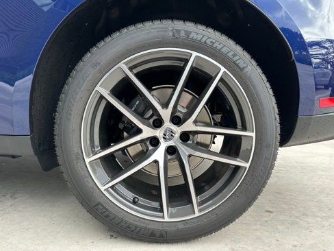 Used 2025 Porsche Macan image 36