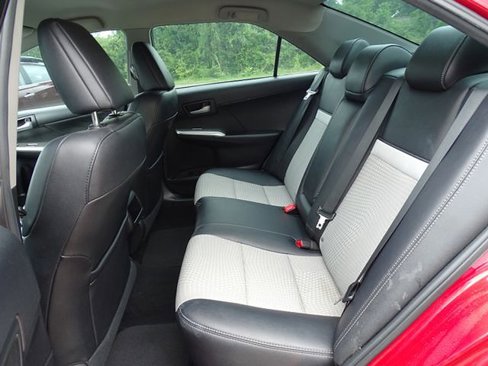 Used 2014 Toyota Camry SE image 16
