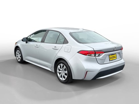 Used 2022 Toyota Corolla LE image 3