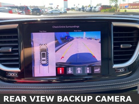 Used 2021 Chrysler Pacifica Touring-L image 8