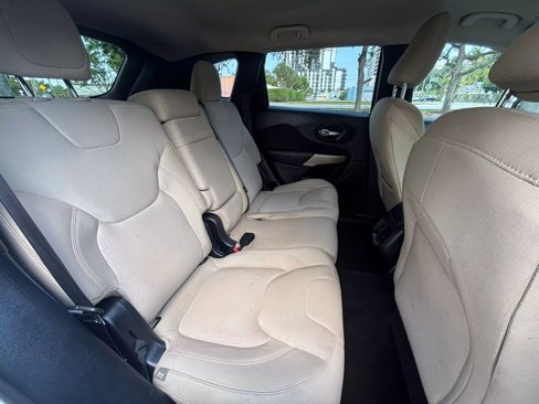 Used 2018 Jeep Cherokee Latitude image 21