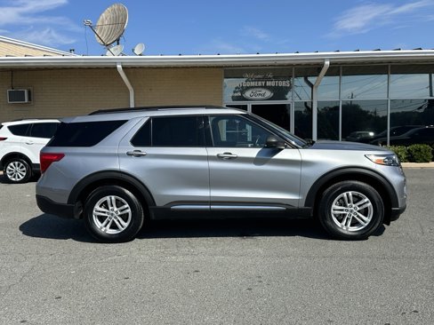 Used 2023 Ford Explorer XLT w/ Equipment Group 202A image 9