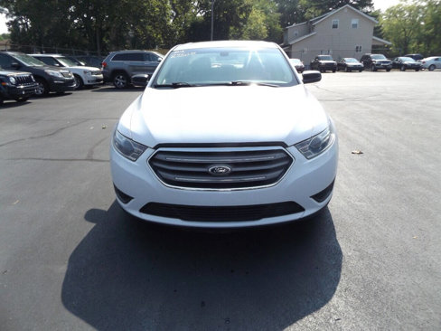 Used 2013 Ford Taurus SE image 2