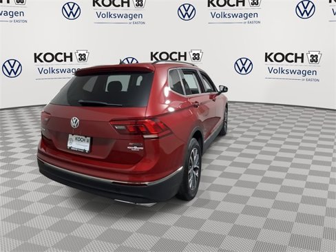 Used 2020 Volkswagen Tiguan SE w/ Panoramic Sunroof Package image 8