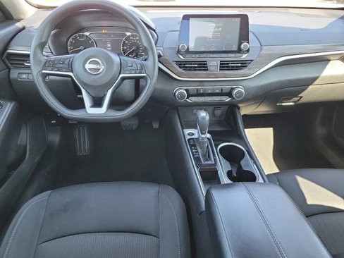 Used 2024 Nissan Altima 2.5 SV image 10