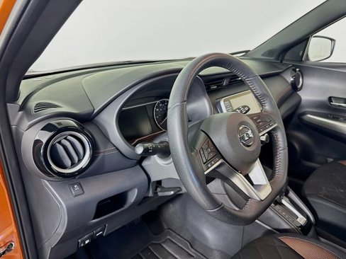 Used 2018 Nissan Kicks SR image 13