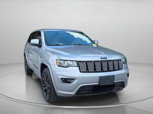 Used 2019 Jeep Grand Cherokee Altitude image 4