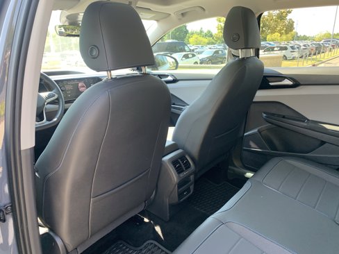 Used 2024 Volkswagen Taos SE image 33