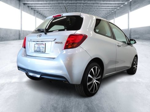 Used 2015 Toyota Yaris L image 3