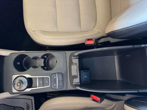 Used 2020 Ford Escape Titanium image 15