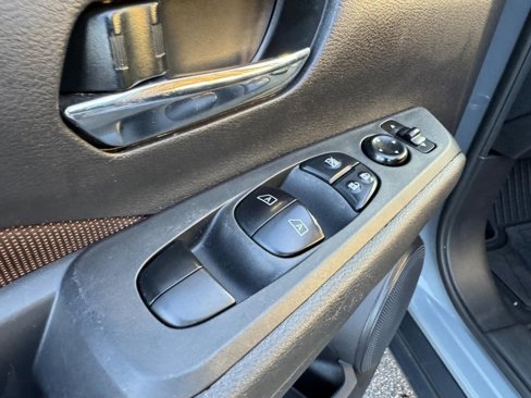Used 2021 Nissan Kicks SR image 25