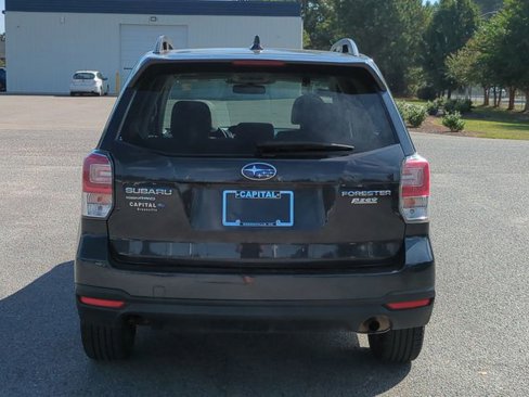 Used 2017 Subaru Forester 2.5i Premium w/ All-Weather Package image 4