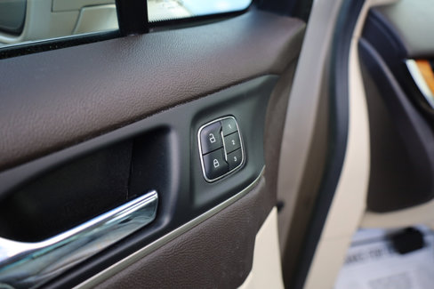 Used 2015 Lincoln MKC AWD w/ Equipment Group 102A Reserve image 5