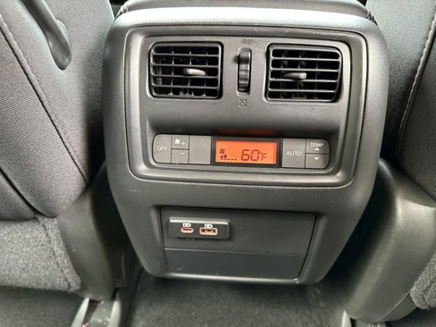 Used 2020 Nissan Pathfinder S image 18