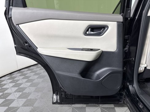 Used 2024 Nissan Rogue SV image 20