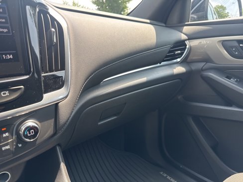 Used 2022 Chevrolet Traverse LT image 41