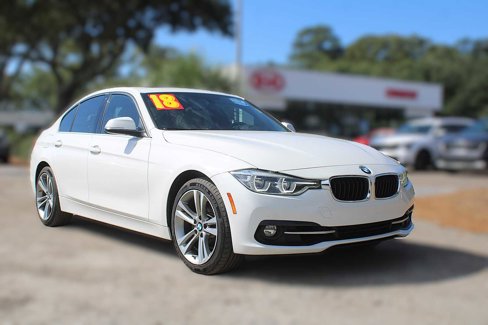 Used 2018 BMW 330i xDrive Sedan w/ Premium Package image 3