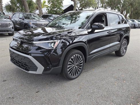 Used 2025 Volkswagen Taos SE image 4