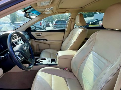 Used 2017 Toyota Camry XLE image 4