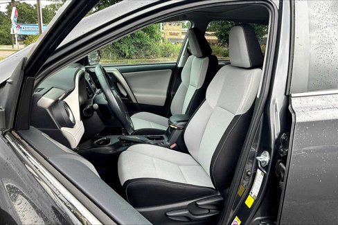 Used 2018 Toyota RAV4 XLE image 7