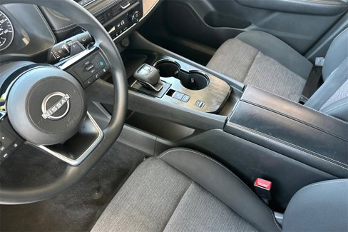 Used 2023 Nissan Rogue SV image 4