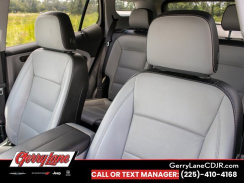 Used 2024 GMC Terrain SLT image 14