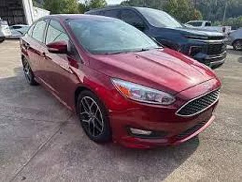 Used 2015 Ford Focus SE image 1