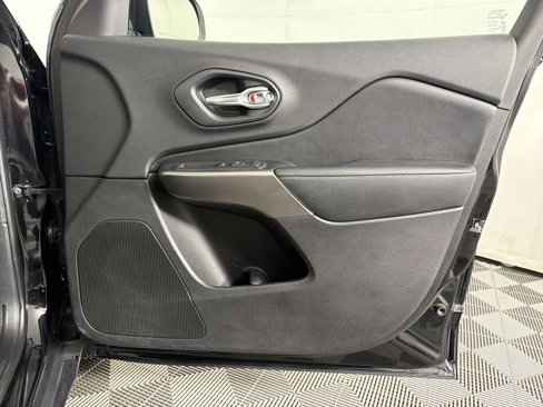 Used 2020 Jeep Cherokee Latitude image 12