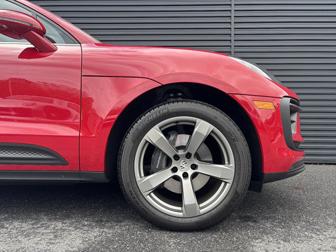 Used 2024 Porsche Macan image 9
