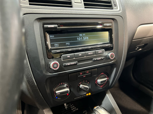 Used 2013 Volkswagen Jetta SE image 16