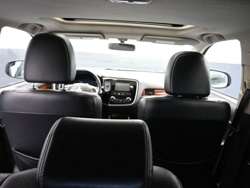 Used 2015 Mitsubishi Outlander SE image 39