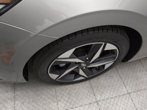 Used 2023 Hyundai Elantra Limited image 31
