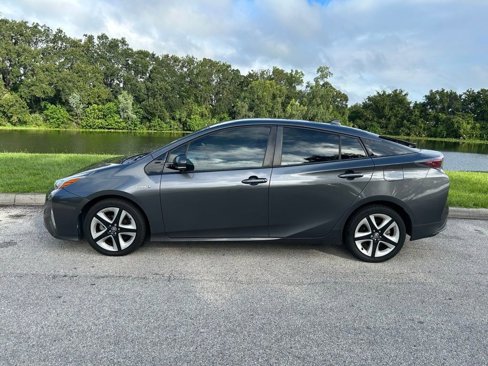 Used 2016 Toyota Prius Four Touring image 2