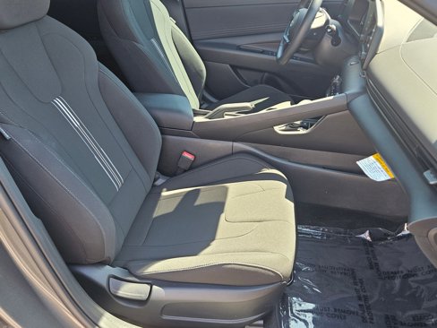 Certified 2025 Hyundai Elantra Sport image 21