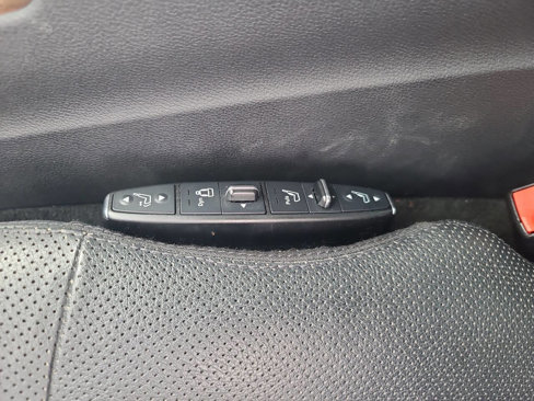 Used 2011 Mercedes-Benz E 550 Sedan image 24