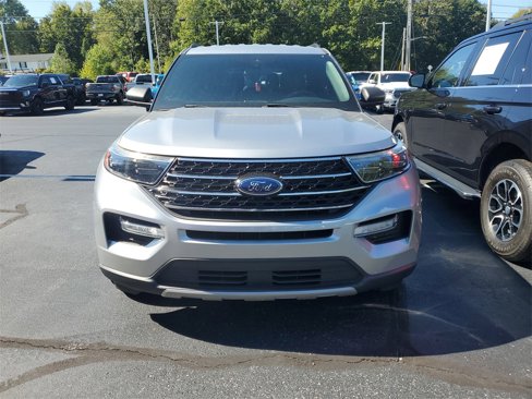 Used 2020 Ford Explorer XLT w/ Equipment Group 202A image 2