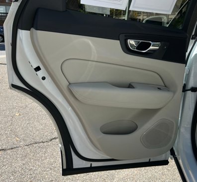 Used 2018 Volvo XC60 T8 Inscription w/ Advanced Package image 22