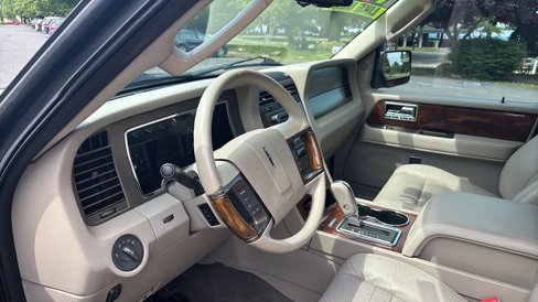 Used 2012 Lincoln Navigator 4WD image 31