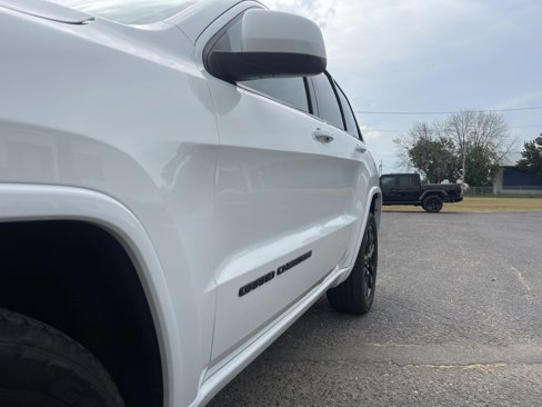 Used 2018 Jeep Grand Cherokee Altitude image 15