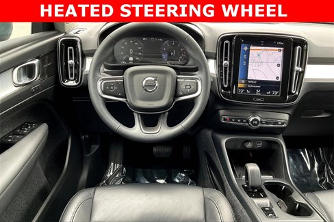 Used 2022 Volvo XC40 T5 Momentum image 8