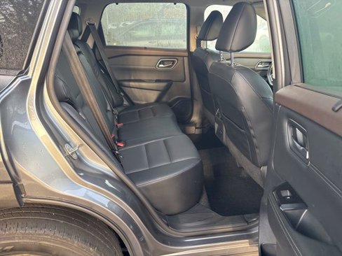 Used 2021 Nissan Rogue SV w/ Premium Package image 9