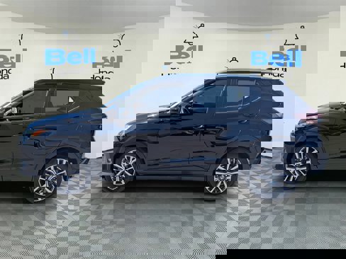 Used 2021 Nissan Kicks SV image 2