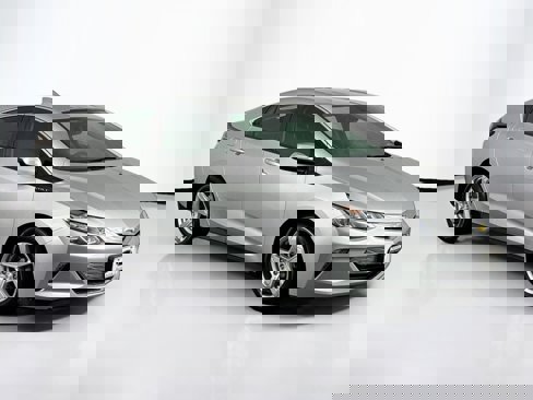 Used 2018 Chevrolet Volt LT image 2