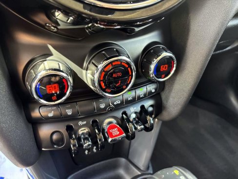 Used 2018 MINI Cooper 4-Door Hardtop image 22