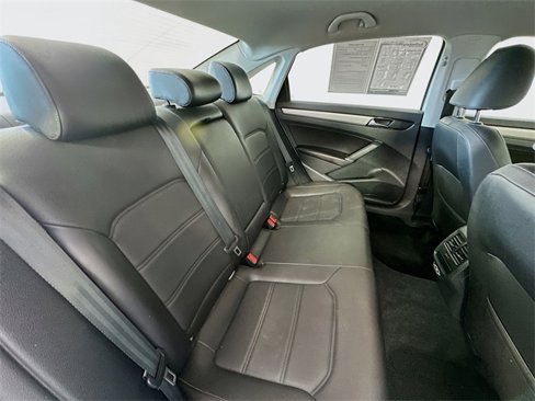 Used 2020 Volkswagen Passat 2.0T SE image 25